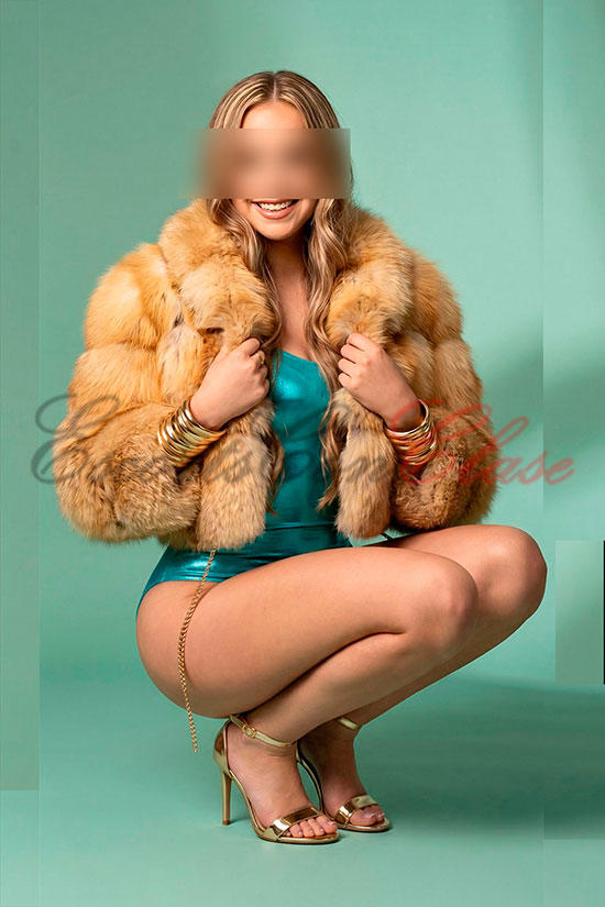 Simpática acompañante compagina la universidad con los servicios de escorts. Kendal