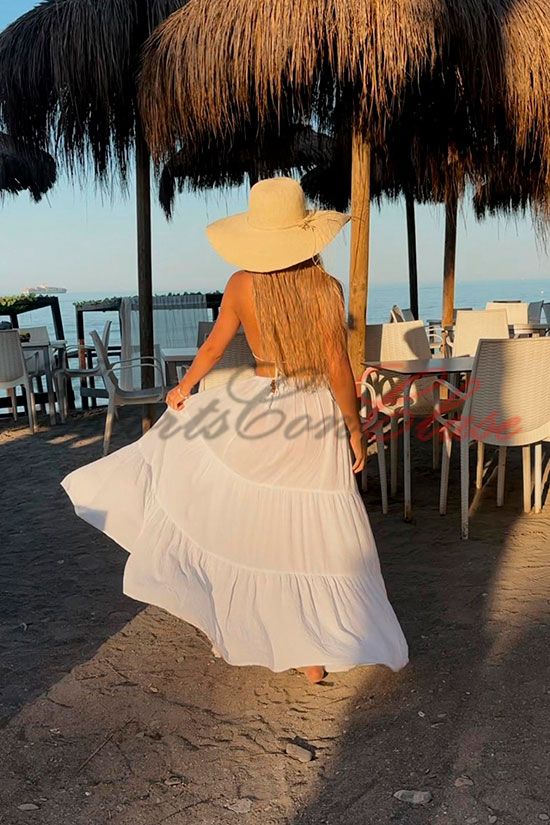 Escort lujo rubia argentina con vestido blanco elegante. Emma vacaciones
