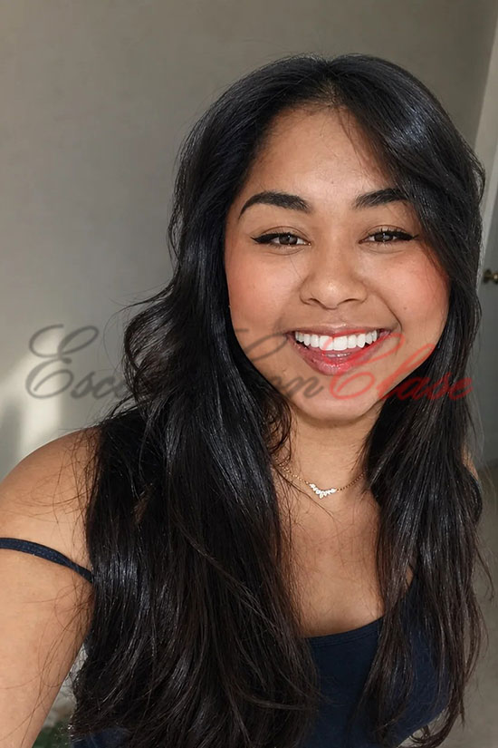 Escort con una preciosa sonrisa. Piel trigueña. Sol