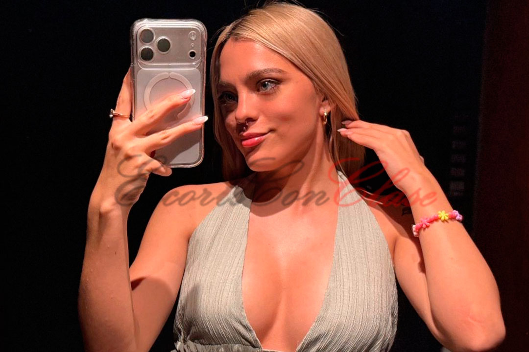 Selfie del precioso rostro de piel suave de Emma book personal